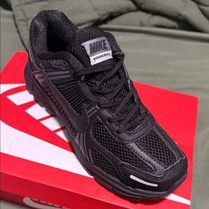Nike Vomero 5 Black Athletic Shoes